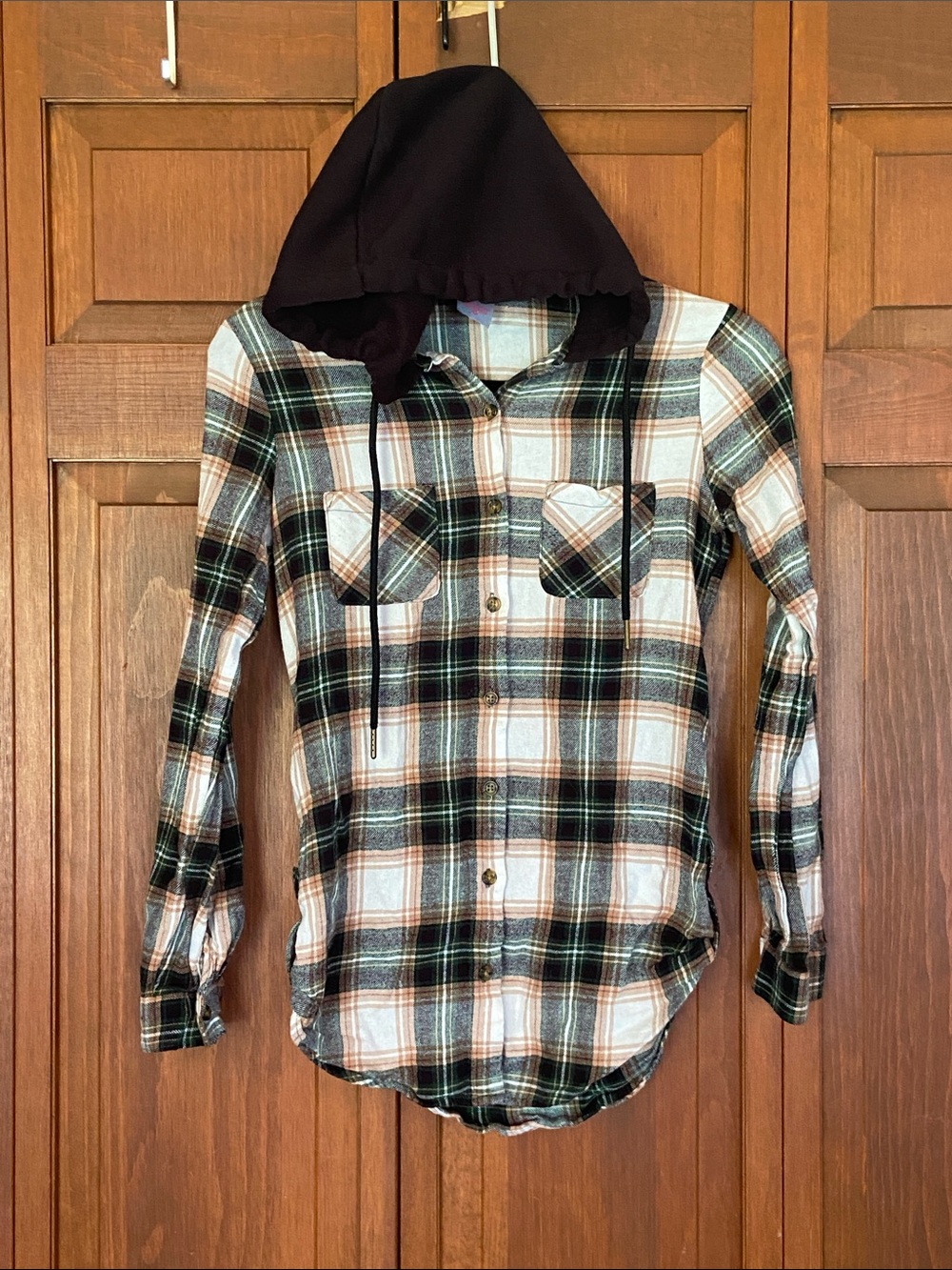 No Boundaries Hooded Flannel Button-Up w/Green, Tan & Cream-Burgundy Accents